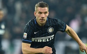 VIDEO: Quả đá phạt góc tệ chưa từng thấy của Lukas Podolski