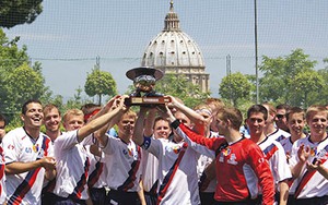 Cúp Giáo sĩ chuẩn bị khởi tranh: Và các cha lại sắp ra sân...