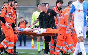 GHÊ RỢN: Cầu thủ Roma làm gãy đôi chân đối thủ