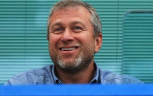 Ông chủ Chelsea không chịu vào phòng họp Upton Park vì... mặc quần jeans