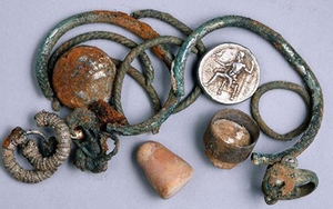 Israel phát hiện tiền xu và đồ trang sức quý từ thời Alexander Đại đế