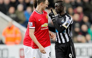 Liên đoàn bóng đá Anh: Hành vi nhổ bọt của Evans là 'đáng ghê tởm'