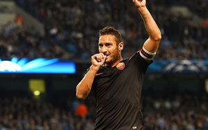 CẢM ĐỘNG: Francesco Totti gửi tâm thư cho CĐV nguy kịch vì tai nạn xe hơi