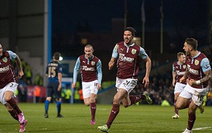 Burnley 1 - 0 Man City: Man City giương cờ trắng trước Chelsea