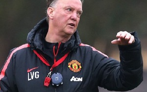 Man United: Van Gaal tập làm... trọng tài, nhắc nhở cầu thủ tránh thẻ đỏ ở trận gặp Liverpool