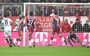 Bayern Munich thua đau Monchengladbach 0-2: Chết chìm cùng tiki-taka