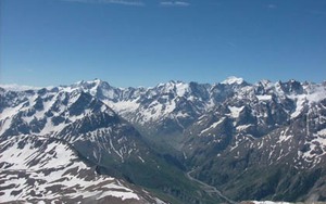 Máy bay Airbus A320 rơi tại Pháp: Trưng dụng trường học để tập kết thi thể nạn nhân