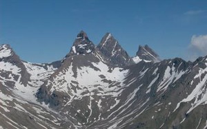 Máy bay A320 rơi tại Pháp: Dùng dụng cụ trượt tuyết để cứu hộ