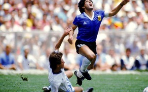 CHOÁNG với nỗ lực đi bóng của Maradona dù bị 'chặt chém' không thương tiếc