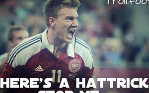 ẢNH CHẾ Bendtner nổ sau hat-trick: ‘Messi, Ronaldo là ai?’. Wenger choáng váng trượt chân