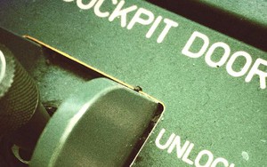 Vụ tai nạn máy bay Germanwings ở Pháp: Nỗi lo an toàn quanh cửa vào khoang lái