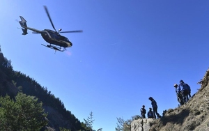 Cơ trưởng máy bay Airbus A320 đã dùng rìu phá cửa khoang lái