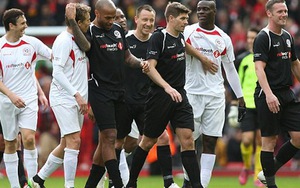 Gerrard lập cú đúp 11m trong trận đấu vinh danh sự nghiệp