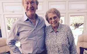 Elton John và gần thập kỷ ghẻ lạnh với mẹ đẻ