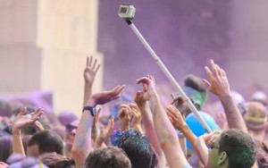 Gậy 'tự sướng' liên tiếp bị cấm: Bước tiến công nghệ, bước lùi văn hóa