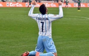 Barca, Man United, và Man City cùng tranh mua tiền vệ Lazio