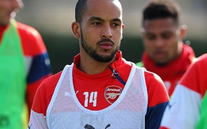 HLV Wenger của Arsenal: 'Walcott không giỏi ban phối bóng, làm sao đá được số 10?'
