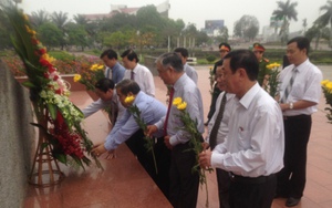 Dâng hương kỷ niệm 108 năm ngày sinh Tổng Bí thư Lê Duẩn