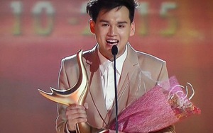 Clip: Nguyễn Trần Trung Quân giành 'cú đúp' Cống hiến