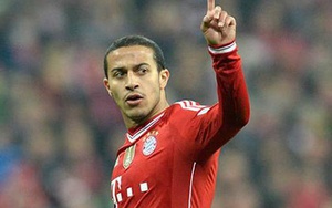 Đạp ngã Kiessling, Thiago may mắn thoát thẻ đỏ và sút quả 11m quyết định cho Bayern