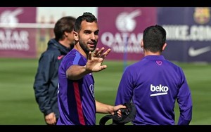 Cầu thủ Montoya của Barca gây sốt với pha sút bóng vào rổ từ khoảng cách 30m