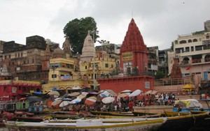 Trải nghiệm bình minh sông Hằng