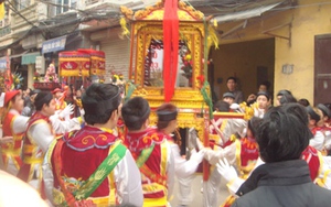 Chuyện Hà Nội: Hội làng qua phố