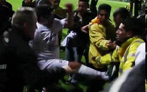 Diego Maradona đạp nhân viên an ninh sau trận đấu vì hòa bình