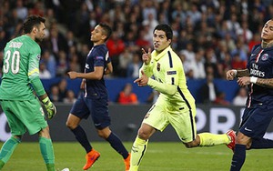 Luis Suarez tươi rói bên cạnh Messi sau khi lập cột mốc mới cho Barca