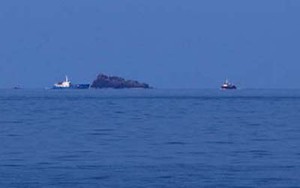 Thợ lặn tìm thấy nhiều mảnh vỡ 2 máy bay Su 22