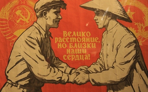 Tranh cổ động thế giới ủng hộ Việt Nam chống Mỹ