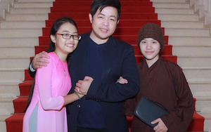 Danh ca Hương Lan cũng khuyên Huyền Trân không mặc "áo tu" lên sân khấu