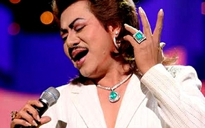 Nam ca sĩ nổi tiếng "lập dị" hát phòng trà trước khi về Mỹ