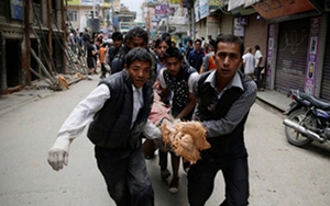 Chết chóc và tình người trong trận động đất kinh hoàng ở Nepal