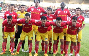 Trung vệ Văn Vũ, không cao vẫn phải ngước nhìn