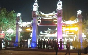 Tá hỏa với bia đá lem nhem, phản cảm ở đền Trần - Thái Bình