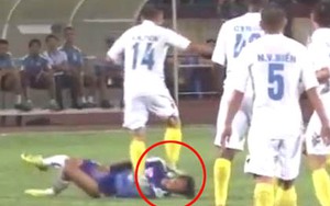 Hậu vệ Hồng Tiến bị treo giò 2 trận vì giẫm lên mặt Văn Sơn (HAGL): Phạt nhẹ vì không cố tình chơi thô bạo?!