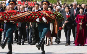 HÌNH ẢNH: Chủ tịch nước Trương Tấn Sang và phu nhân tại Lễ duyệt binh trên Quảng trường Đỏ