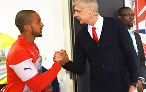 Arsene Wenger: 'Nếu ở lại, Walcott sẽ được đá tiền đạo cắm'