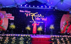 Viết tiếp loạt bài “Có một giới ca sĩ ngoài showbiz”: Show & cát-sê - trên trời & dưới đất