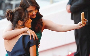 'Hoa hậu đẹp nhất thế giới' ngang nhiên phá lệnh cấm 'tự sướng' ở Cannes