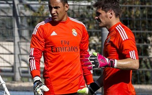 Casillas không biểu lộ cảm xúc khi Navas 'biếu' bàn thắng cho Espanyol