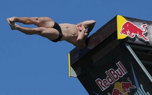 VĐV nhảy cầu suýt mất mạng khi nhảy từ độ cao 27m