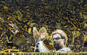 Chùm ảnh: CĐV Dortmund nghẹn ngào tạm biệt Juergen Klopp