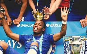 CHÙM ẢNH: Drogba được Mourinho trao 'vương miện' trong ngày Chelsea đăng quang Premier League