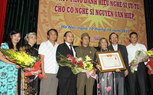 Trình Hội đồng cấp Nhà nước 39 hồ sơ NSND và 119 hồ sơ NSƯT