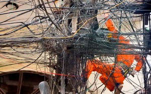 FLUXUS - trào lưu nghệ thuật 'trôi': 'Trôi' ở mọi lúc, mọi nơi