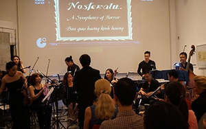 Xem phim kinh dị cổ 'Nosferatu' với dàn nhạc