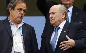 Vụ rắc rối ở FIFA: Michel Platini đề nghị Sepp Blatter từ chức