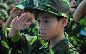 Cha mẹ nô nức cho con 'nếm mùi gian khổ'